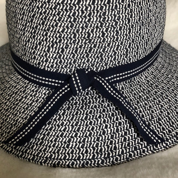 Cute hat - Picture 2 of 3